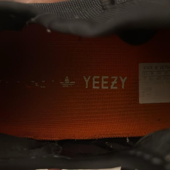YEEZY 350 - Picture 10 of 10